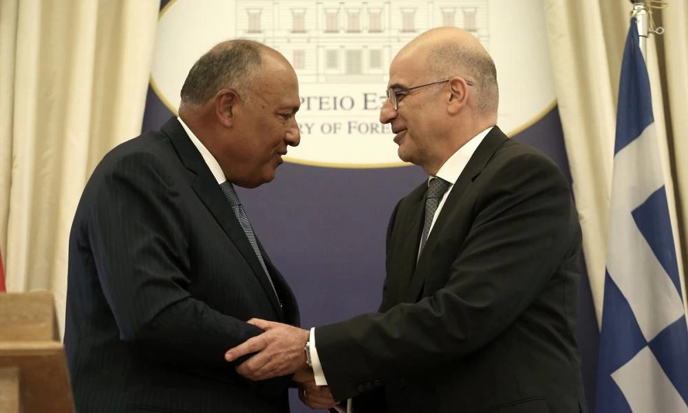 Aιφνιδιασμός στην Άγκυρα: Επίσκεψη-''αστραπή'' Δένδια στο Κάϊρο